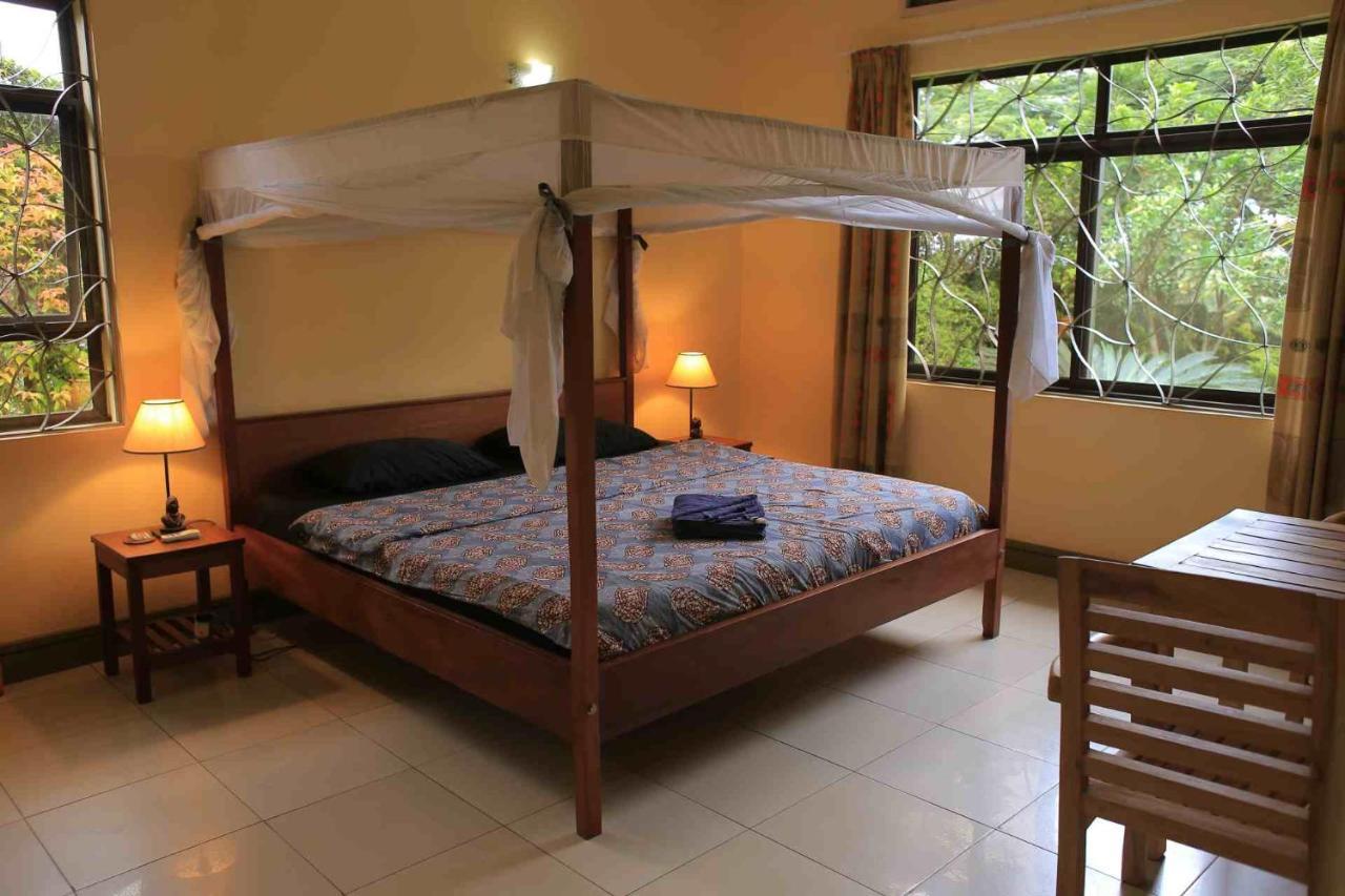 Bluemonkey Guesthouse Entebbe Zewnętrze zdjęcie