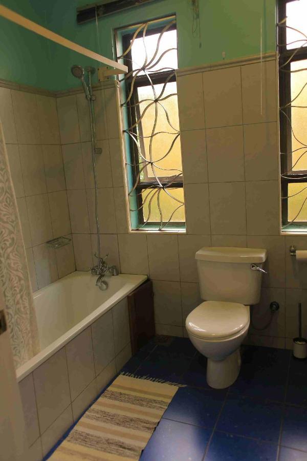 Bluemonkey Guesthouse Entebbe Zewnętrze zdjęcie