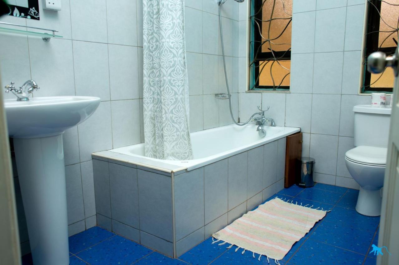 Bluemonkey Guesthouse Entebbe Zewnętrze zdjęcie