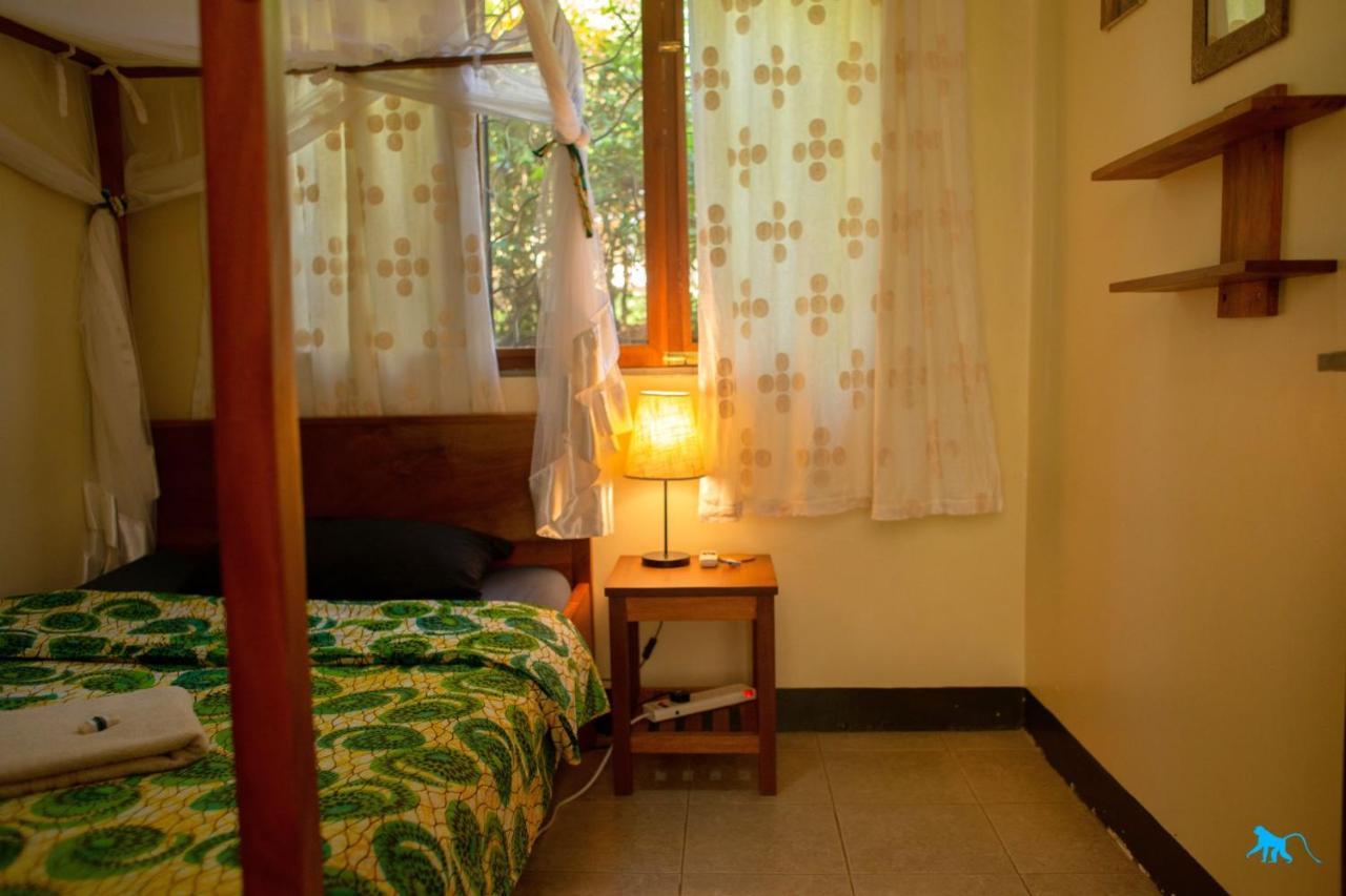 Bluemonkey Guesthouse Entebbe Zewnętrze zdjęcie