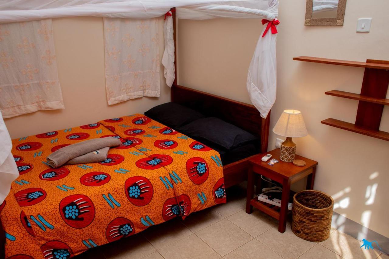 Bluemonkey Guesthouse Entebbe Zewnętrze zdjęcie