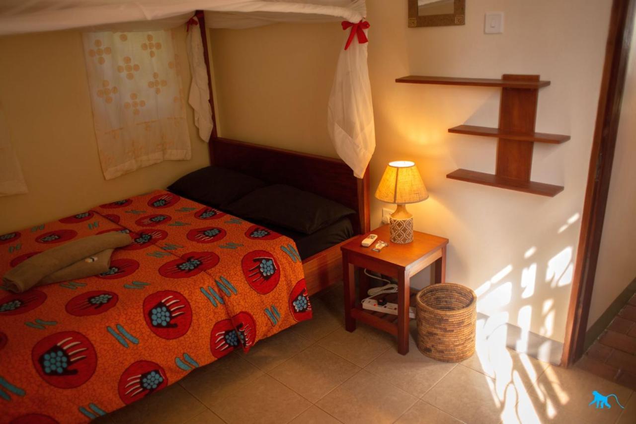 Bluemonkey Guesthouse Entebbe Zewnętrze zdjęcie