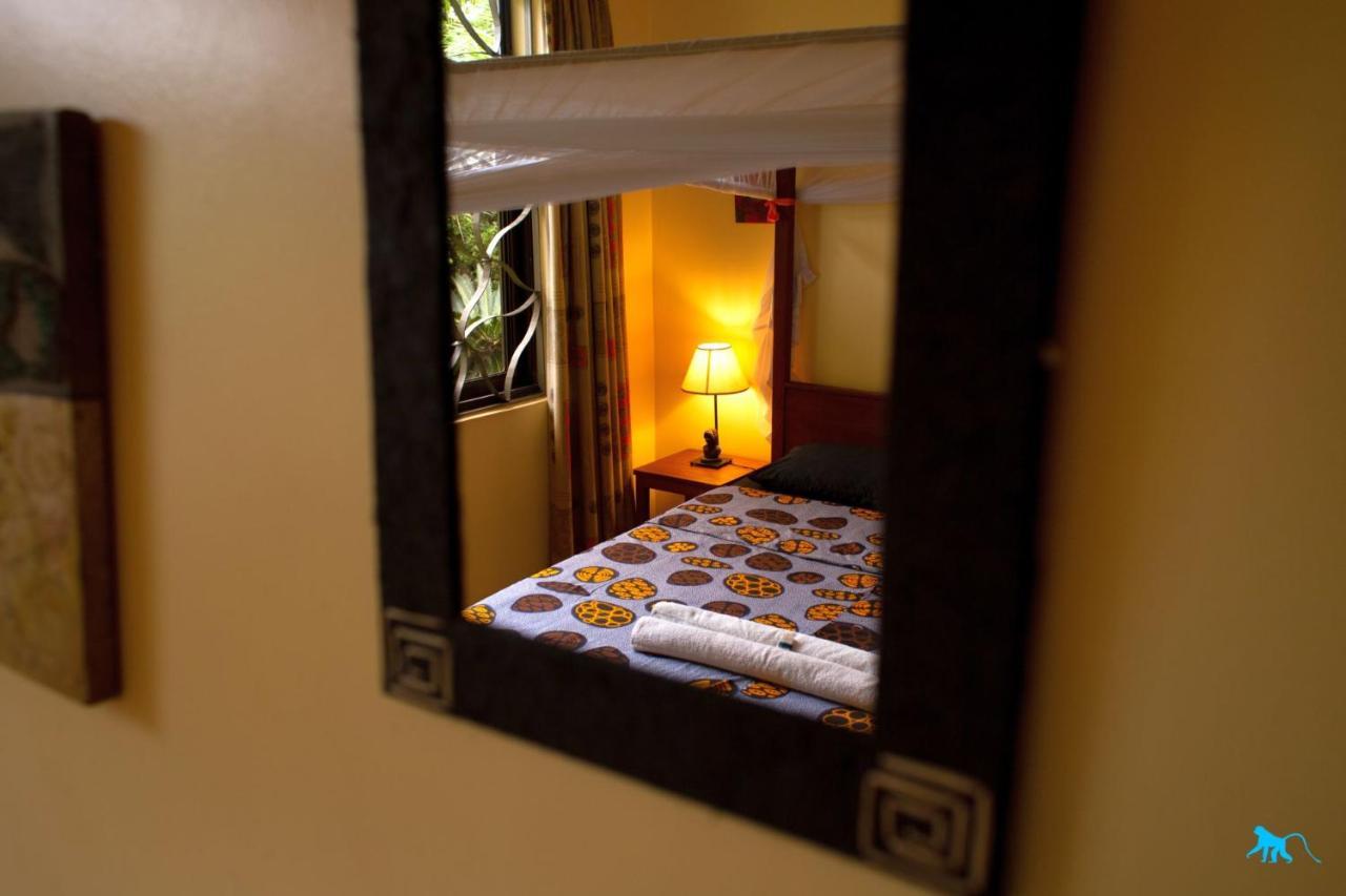 Bluemonkey Guesthouse Entebbe Zewnętrze zdjęcie