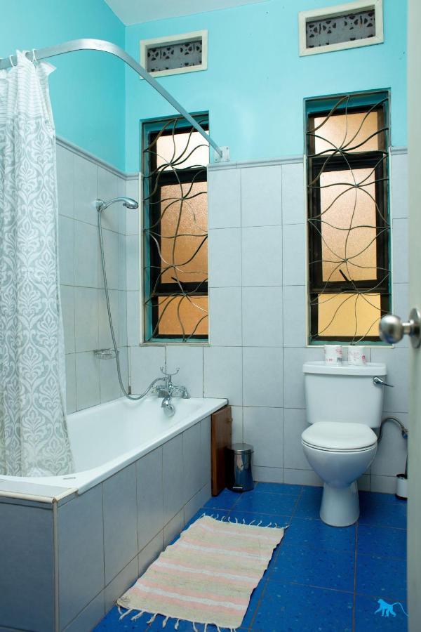 Bluemonkey Guesthouse Entebbe Zewnętrze zdjęcie